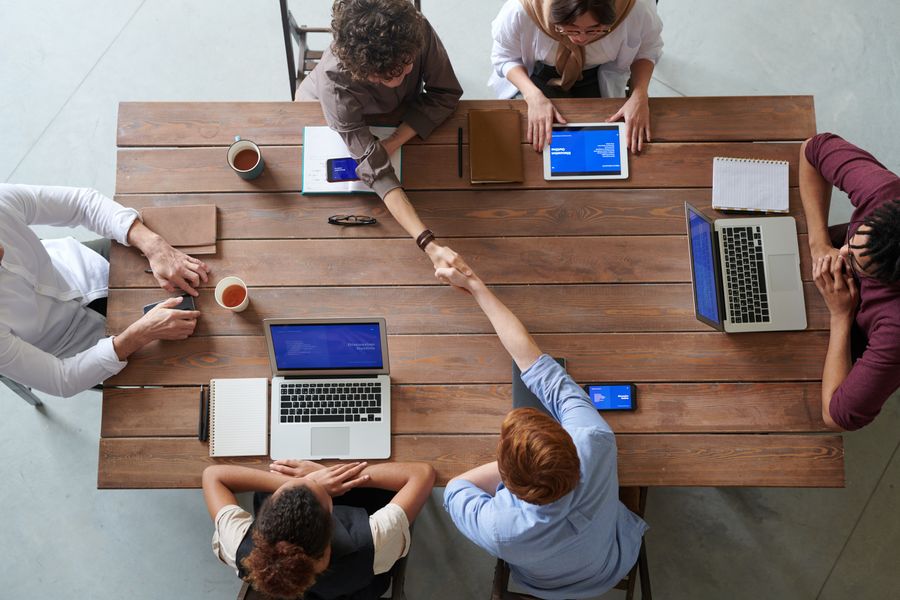 Reunion corporativa para estrategias de cobranza preventiva